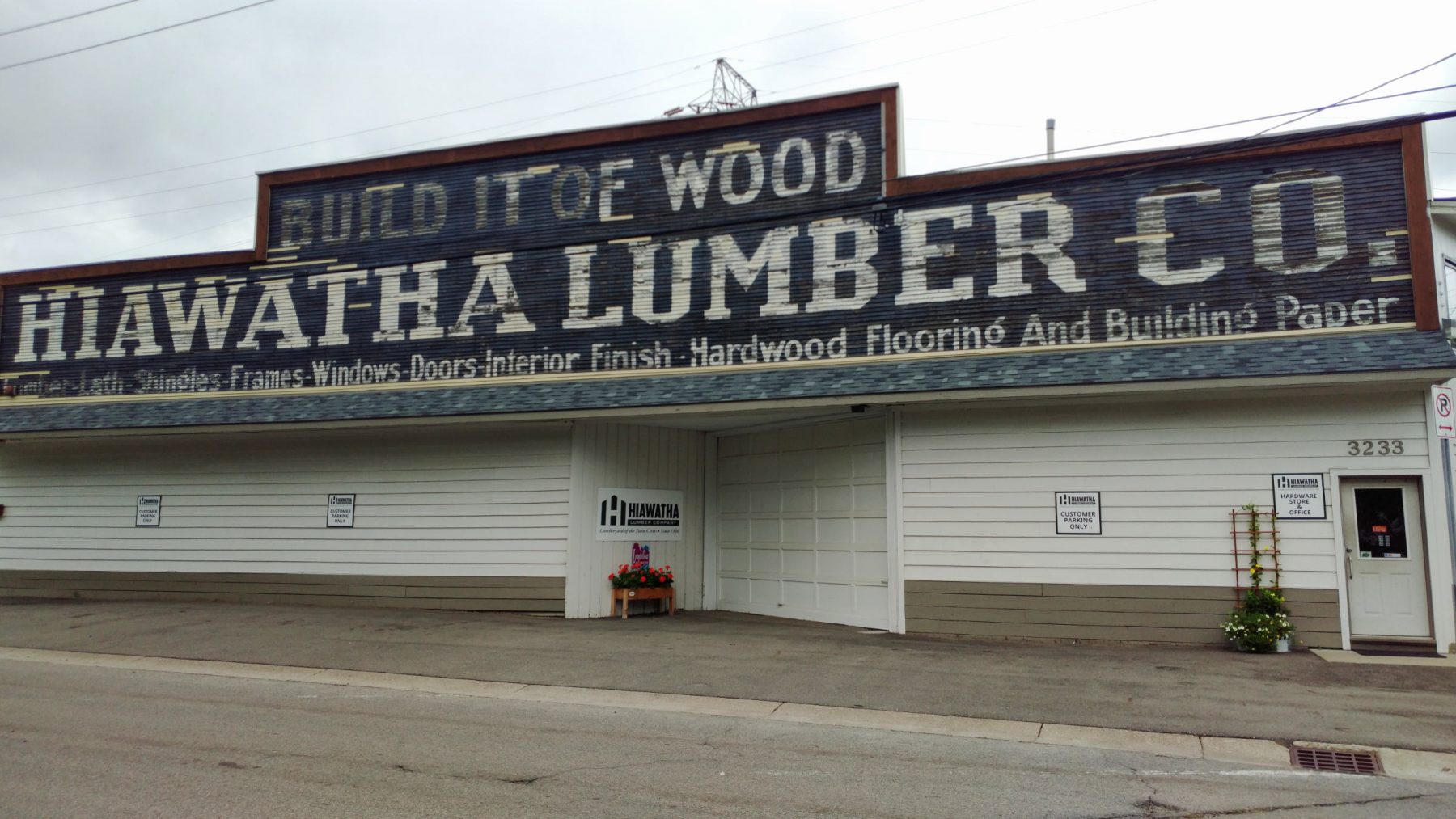 Hiawatha Lumber Co. building