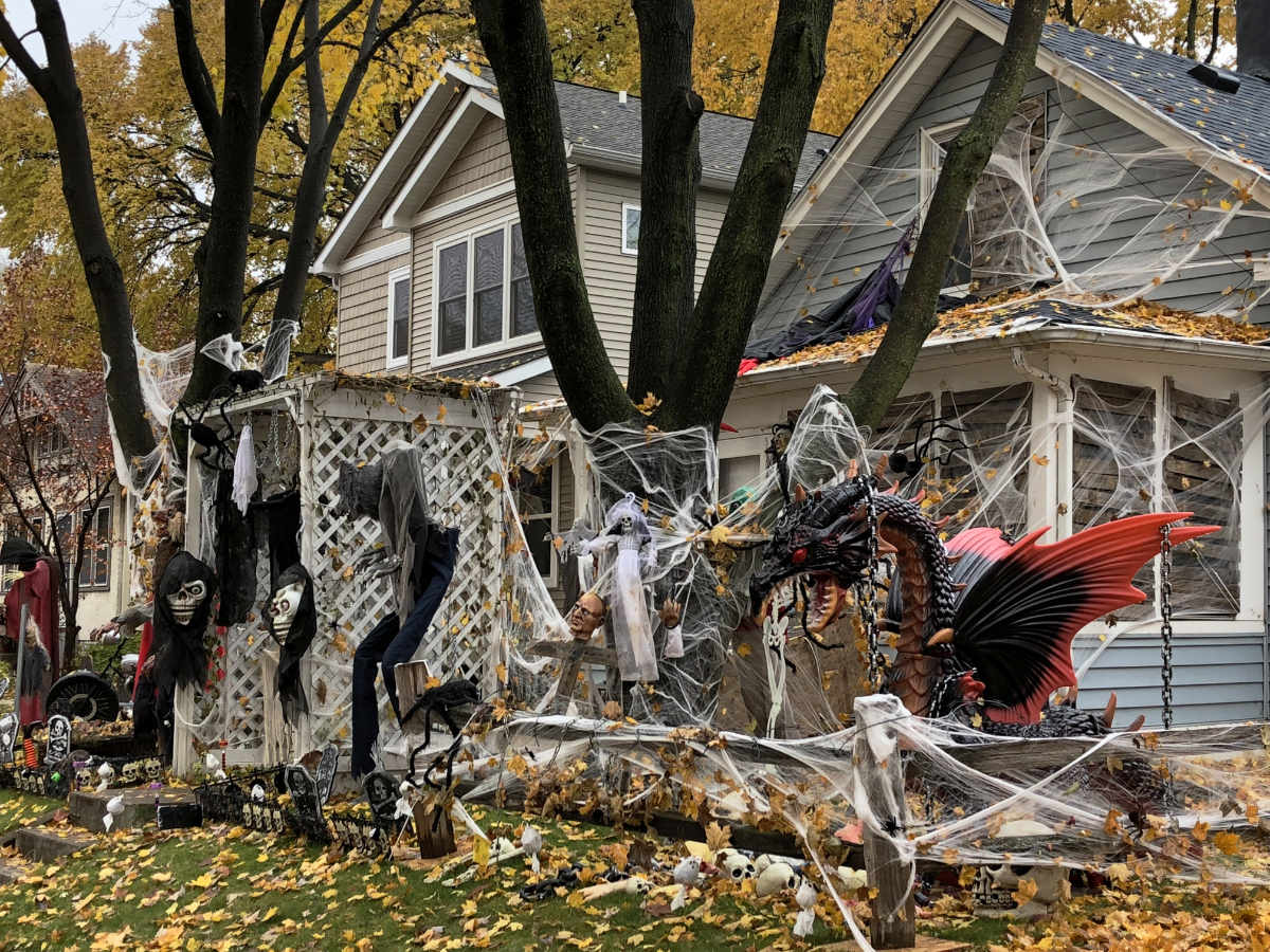 House with ghostly Halloween decorations